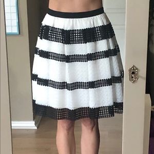Michael Kors black & white skirt with pockets!